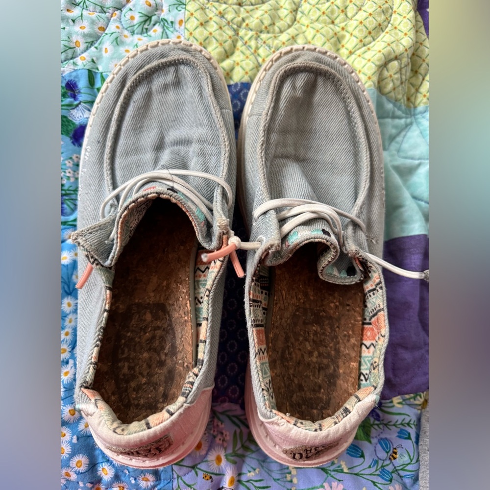 Women’s/Girls Hey Dude Youth 4/Women’s 5